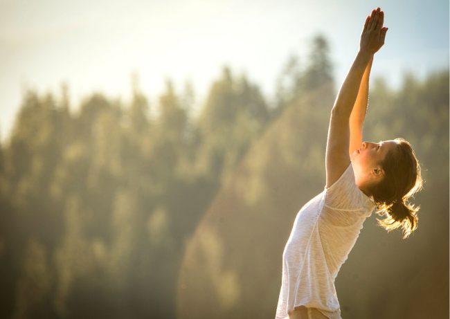 salutation au soleil yoga